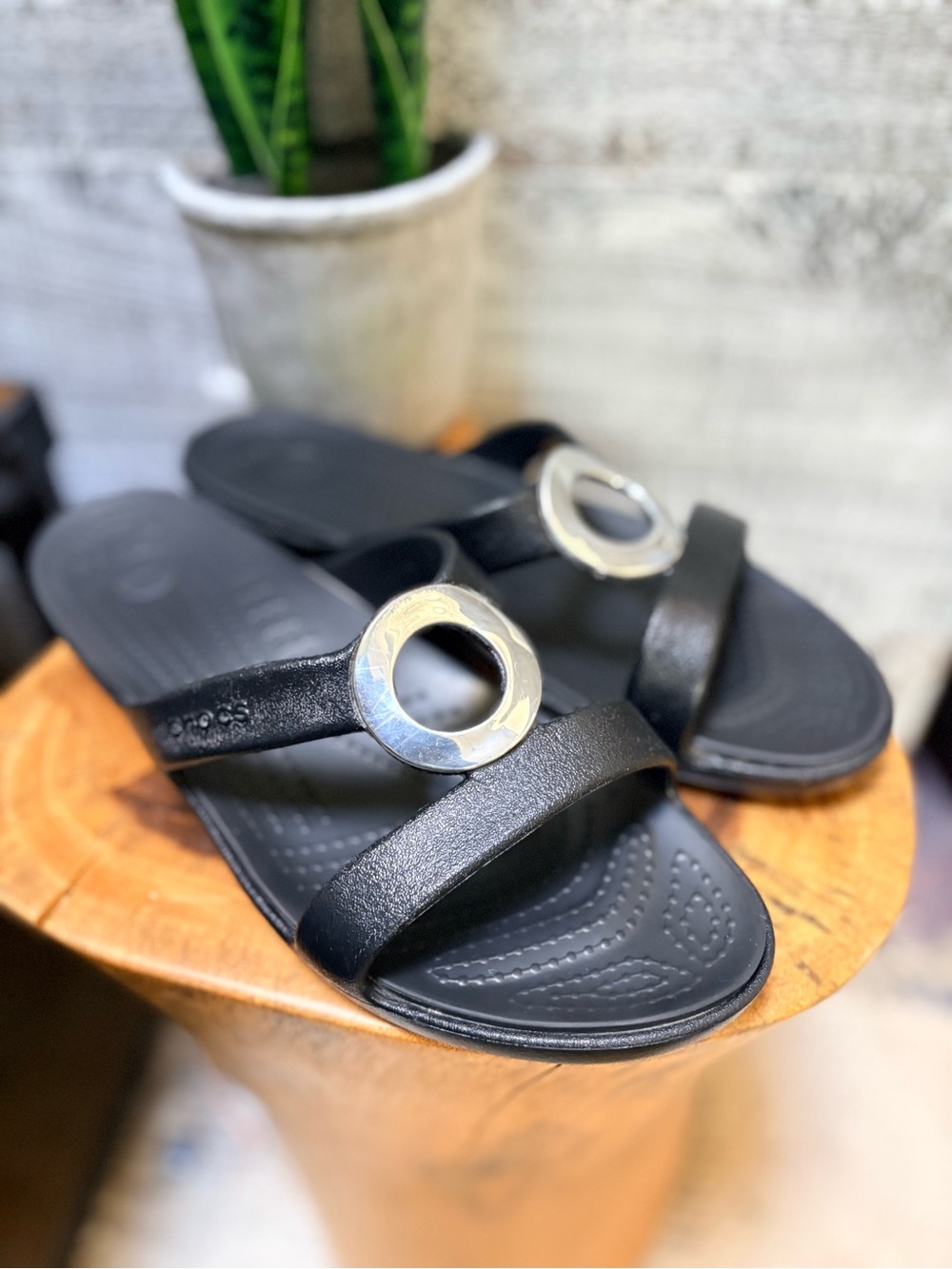 CROCS | "Sanrah" Circle Slide Sandals - Women's 10, Black/Silver